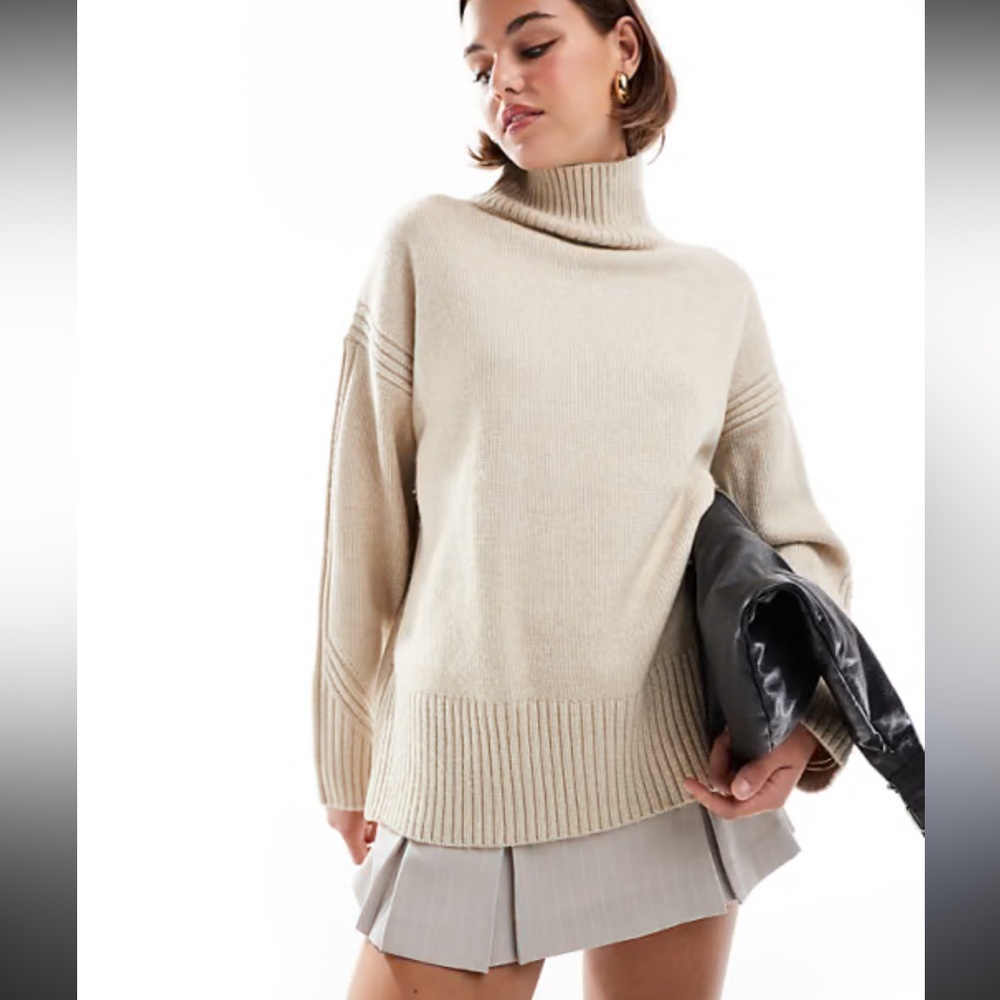 H&M Beige Turtleneck Sweater size M